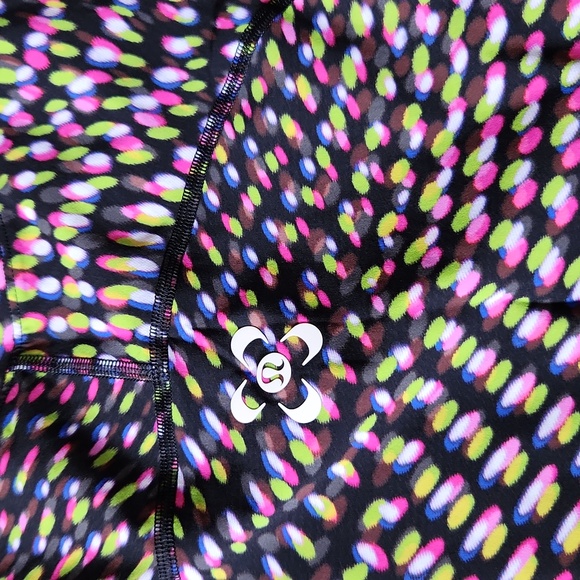 Lululemon Seawheeze High Neck UVP run top. Size 6. - Picture 6 of 8